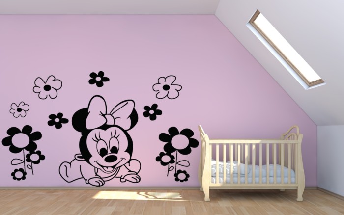 La Pequeña Minnie Mouse y las Flores