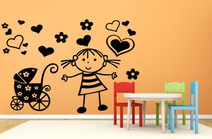 Pequeña Niña con Carrito
